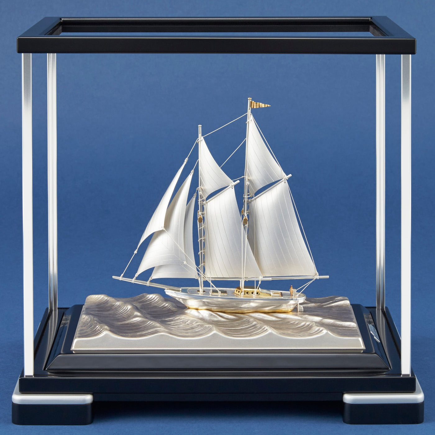 Silver Yacht 4(2) Solid Case