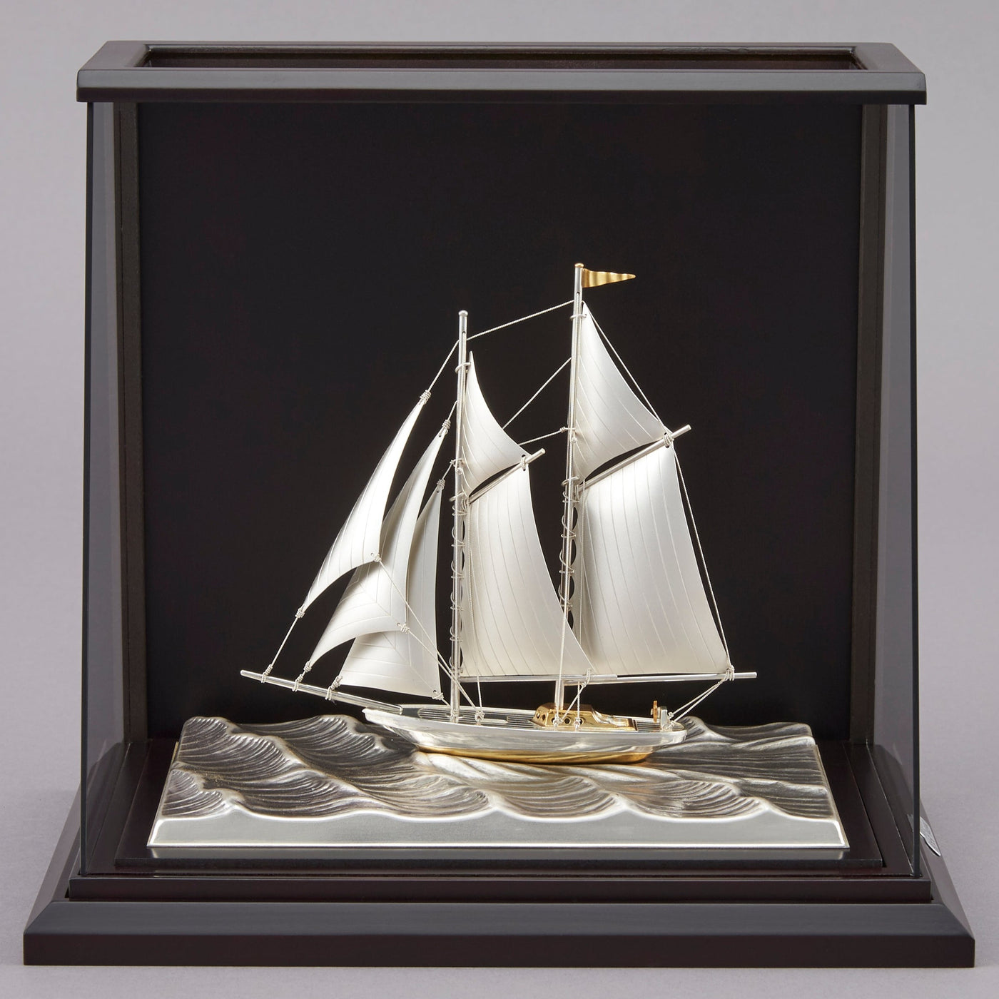 Silver yacht 5 (2) slope case