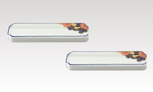 A pair of Cutlery rest: Early Imari style (blue)