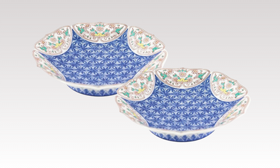 Dish with “kikyo” (Chinese bellflower) patterns on the rim, Iro-Nabeshima hemp leaf design（1 set of 2 pieces）