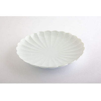 Japanese plate　White porcelain, "Kikuwari" chrysanthemum split