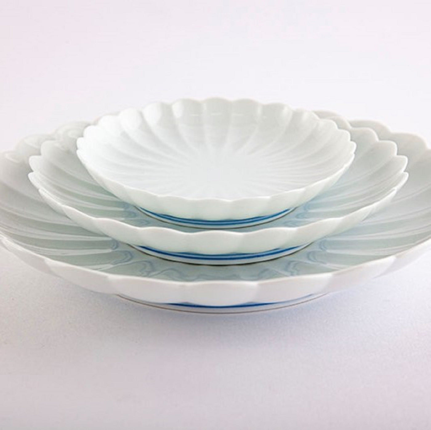 Serving dish　White porcelain, “Kikuwari” chrysanthemum split 10.5cm（1 set of 2 pieces）