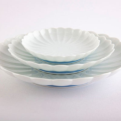 A pair of Serving dish　White porcelain, “Kikuwari” chrysanthemum split 10.5cm