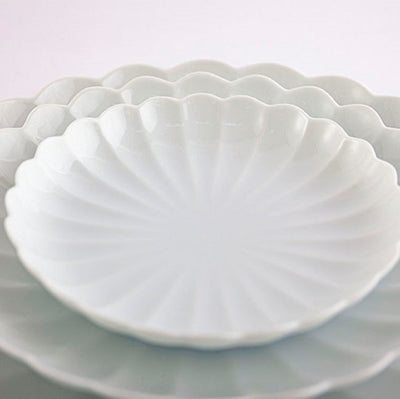 A pair of  Serving dish　White porcelain, “Kikuwari” chrysanthemum split 14.5cm