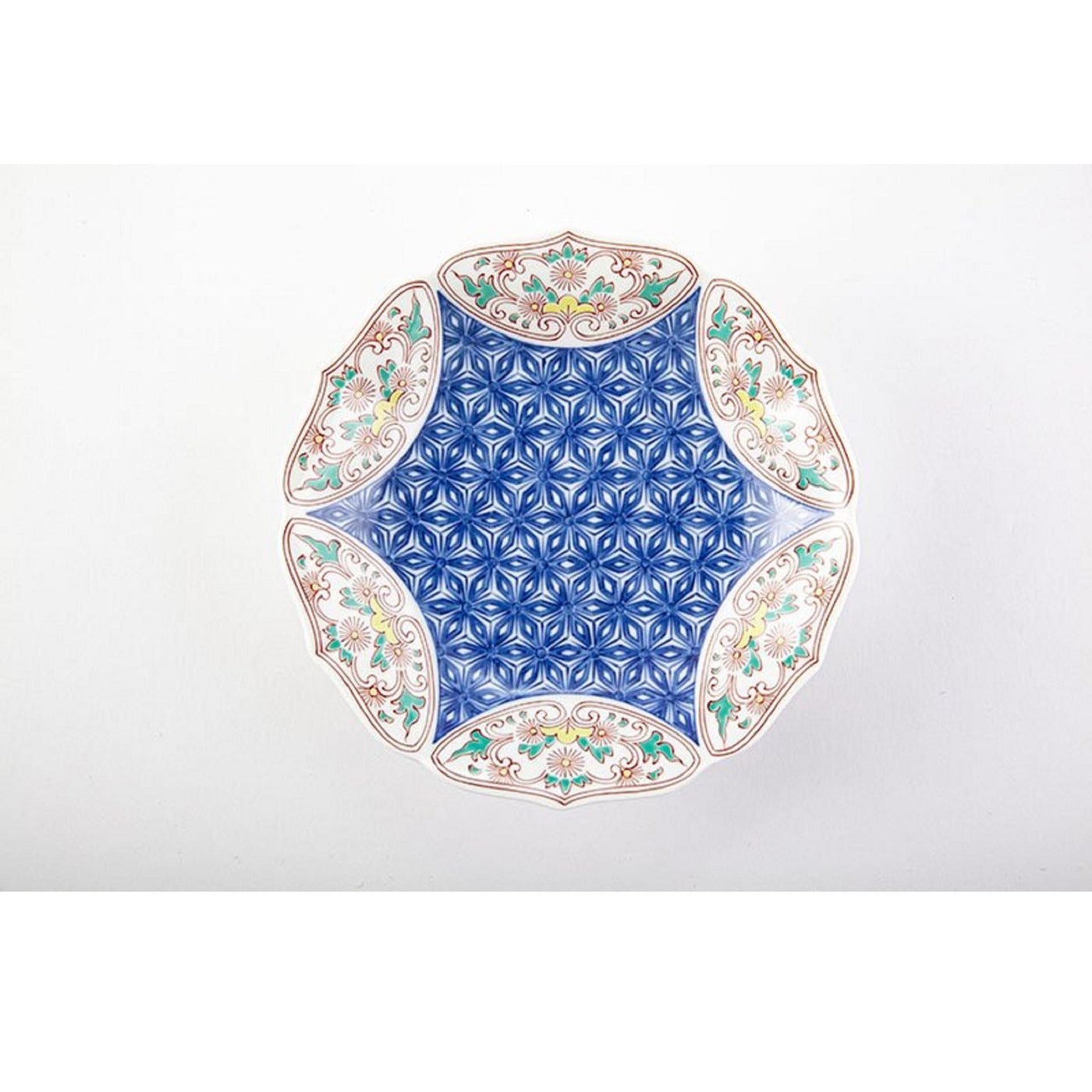 Dish with “kikyo” (Chinese bellflower) patterns on the rim, Iro-Nabeshima hemp leaf design（1 set of 2 pieces）