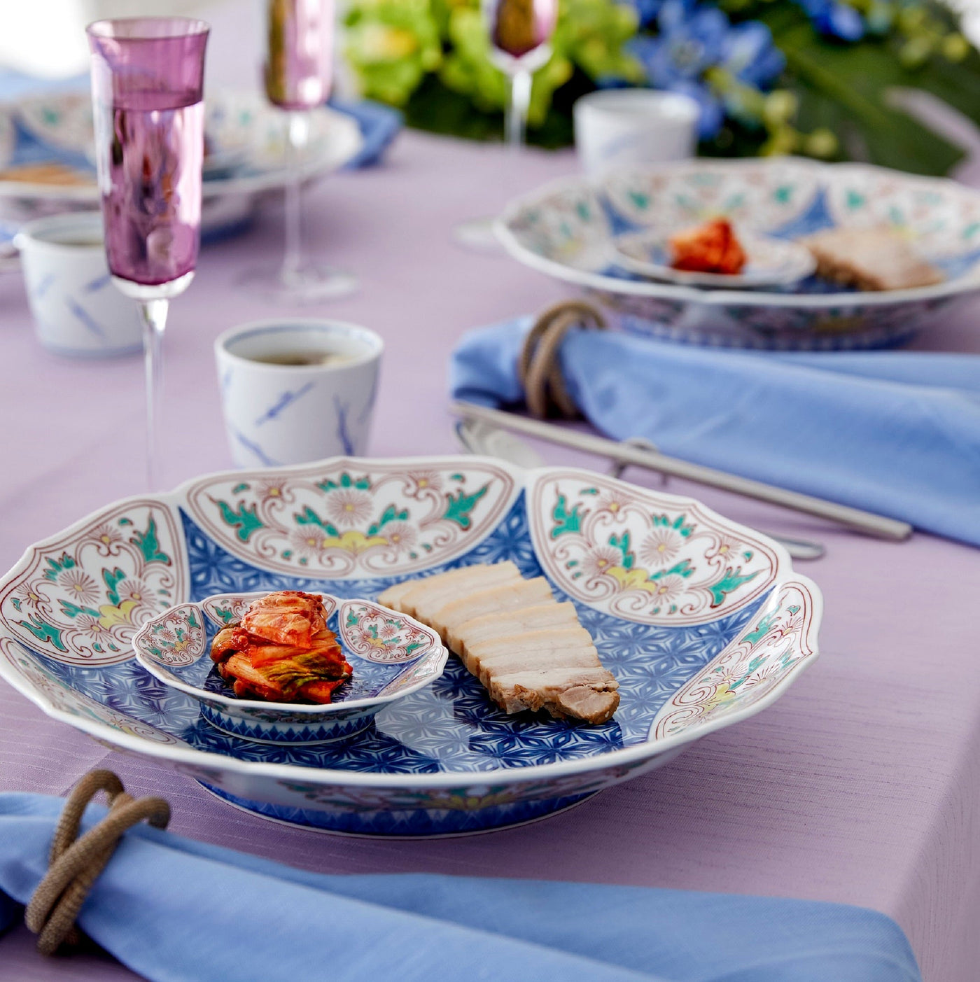 Dish with “kikyo” (Chinese bellflower) patterns on the rim, Iro-Nabeshima hemp leaf design（1 set of 2 pieces）