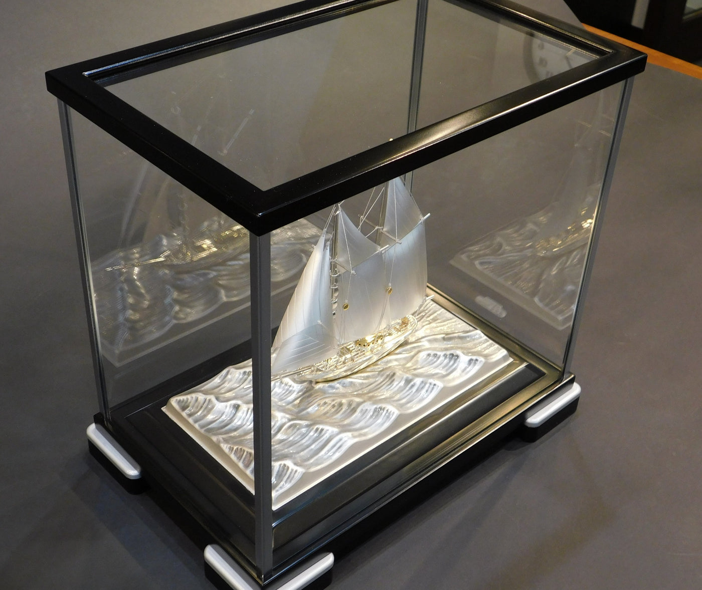 Silver Yacht 4(2) Solid Case