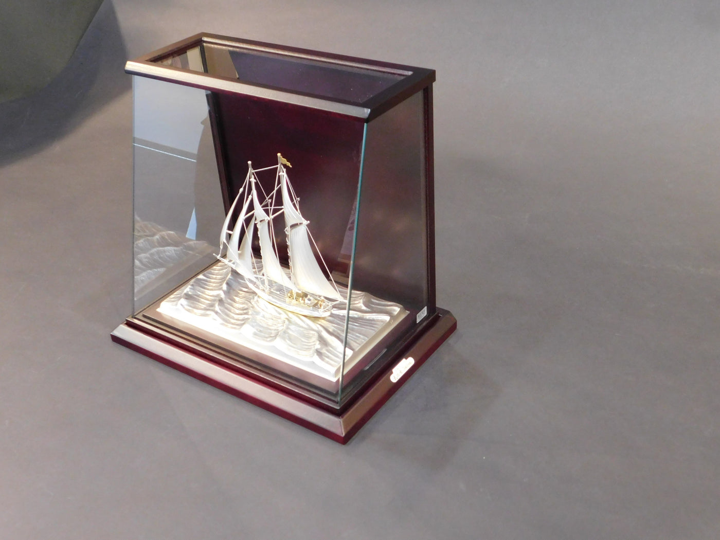 Silver yacht 5 (2) slope case