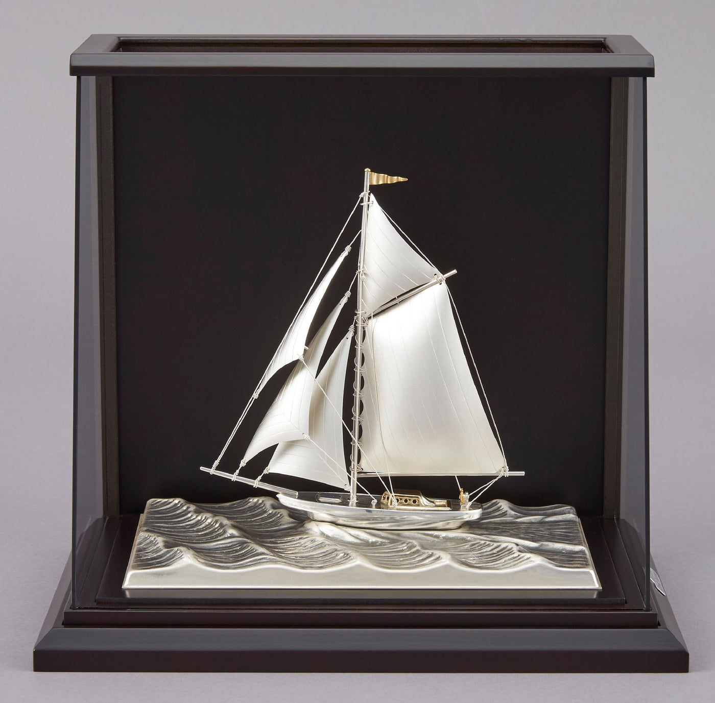 Silver yacht 5 (1) slope case