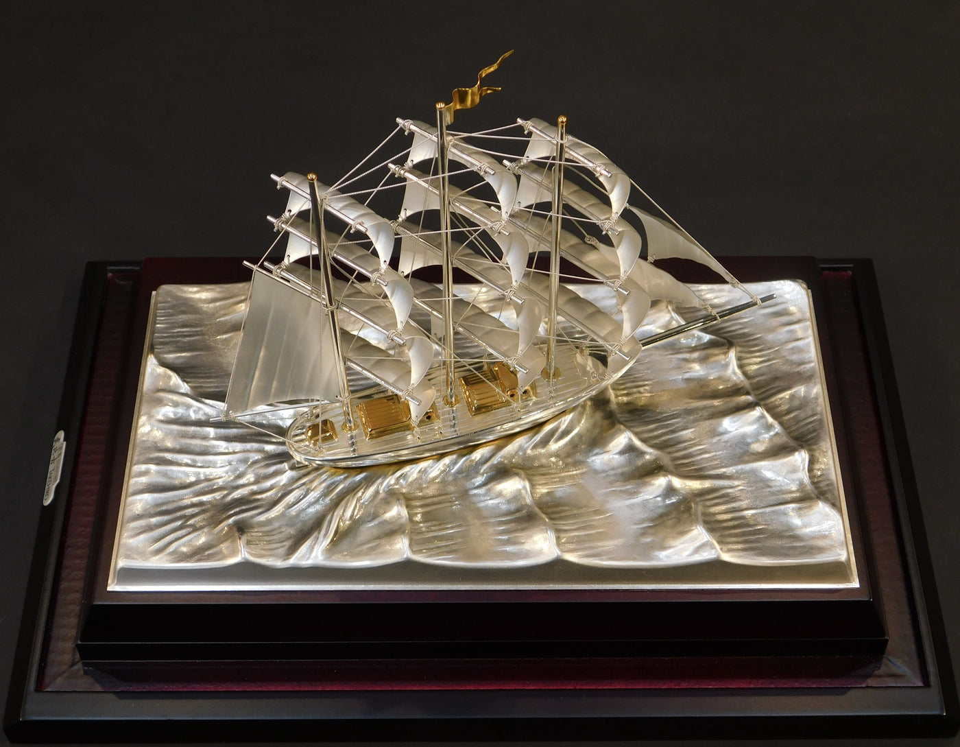 Silver Sailboat 4 Slope Case
