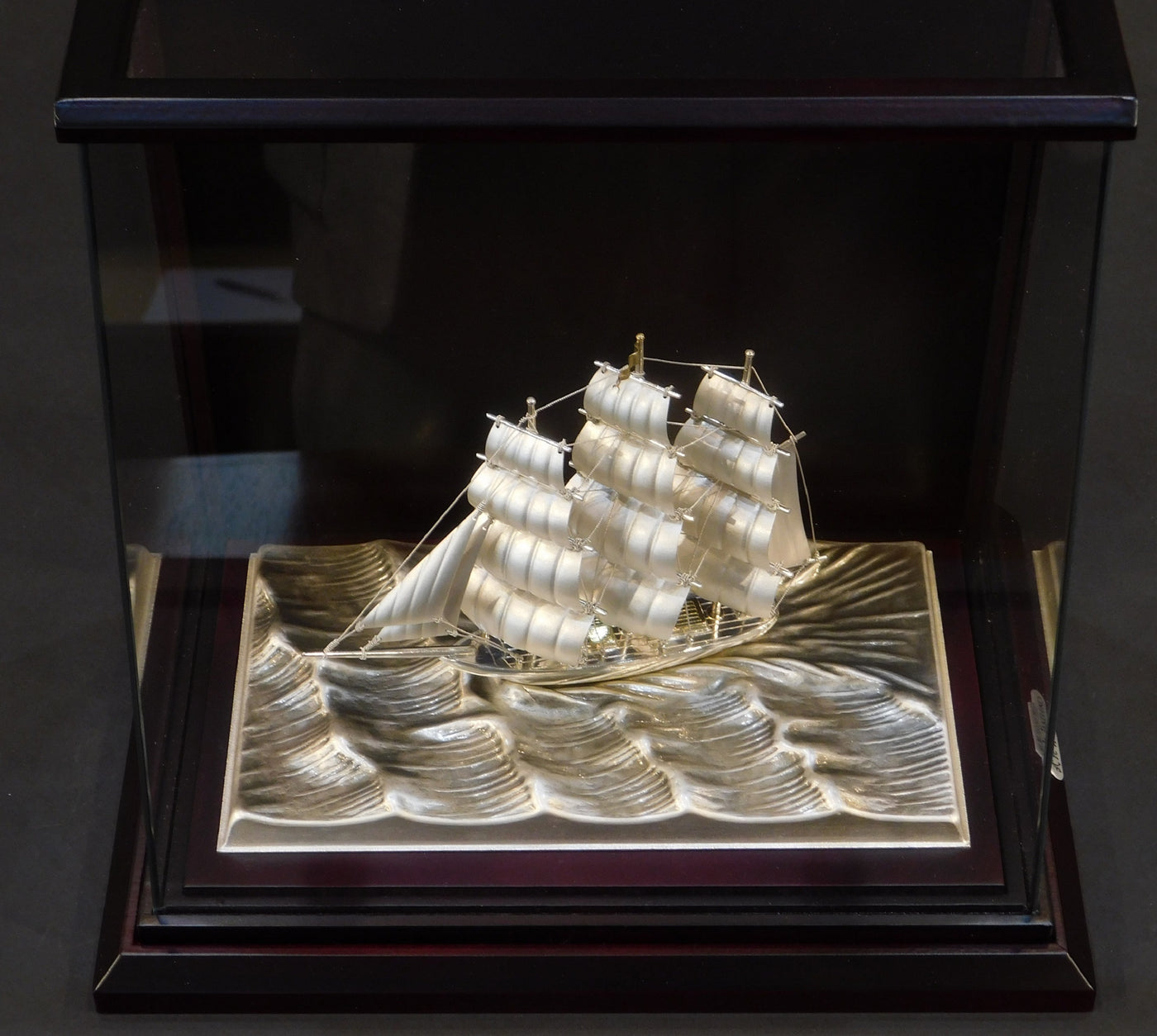 Silver sailboat 5 slope case