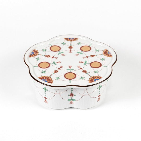 Flower-shaped porcelain box: Yoraku pattern with lavish red-rimmed sun disks