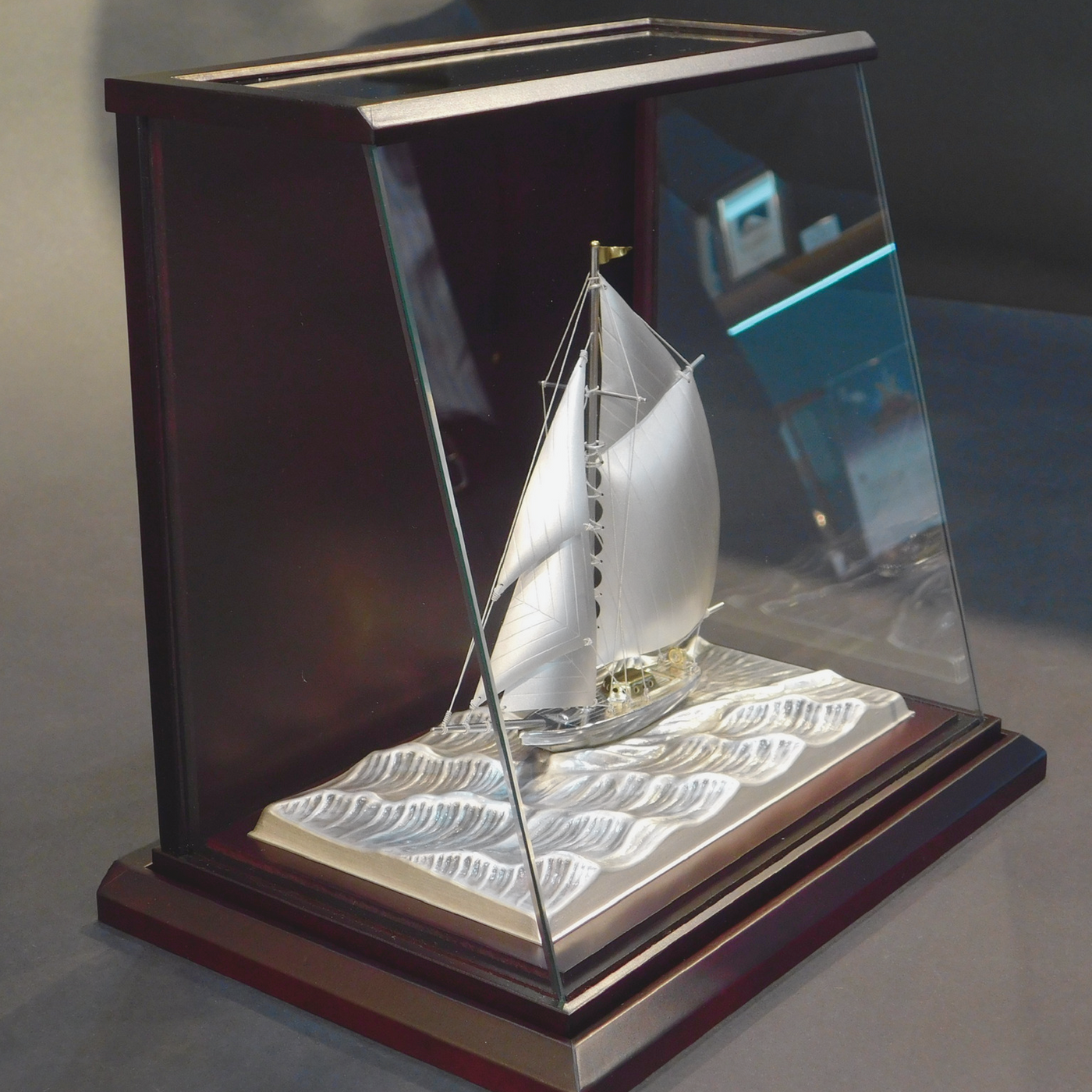 Silver yacht 5 (1) slope case