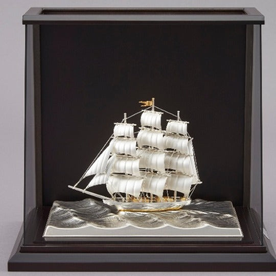 Silver sailboat 5 slope case